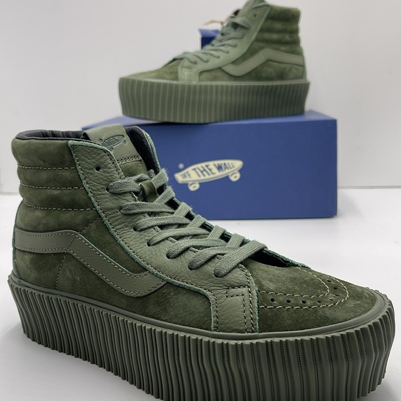 Vans Women’s Sk8-Hi Reissue 3 Platform
Lx Suede/Leather Army
VN000CNFARM
Mono - Picture 15 of 16